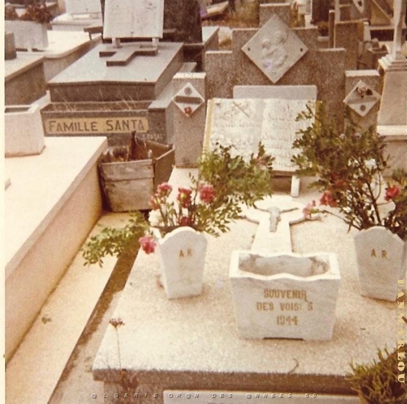 ORAN 10 2005 065 CIMETIERE DE TAMAZHOUET TOMBE D ANTOINE RUIZ MON ONCLE DECEDE A 14 ANS 1966 TOUT VA BIEN.JPG